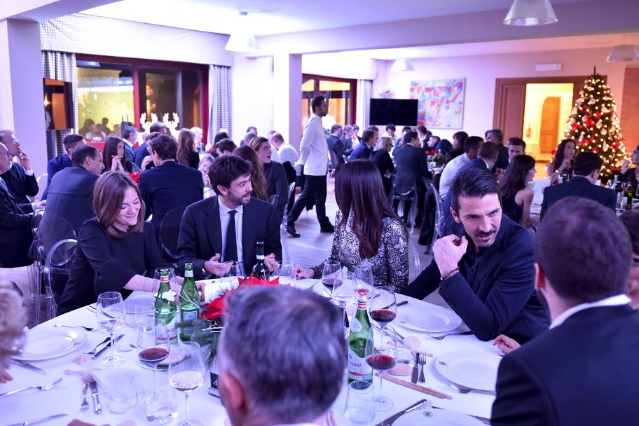  Buffon al tavolo con Ilaria D&#39;Amico, Andrea Agnelli e la compagna Deniz Akalin LAPRESSE